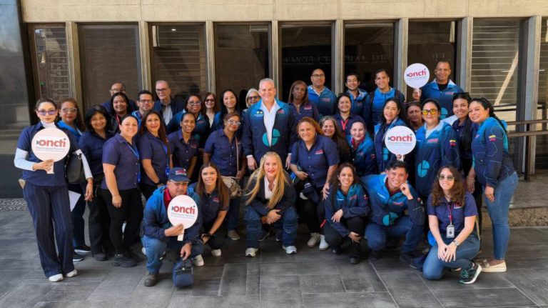 Oncticistas se impregnan de valores patrios en visita al BCV